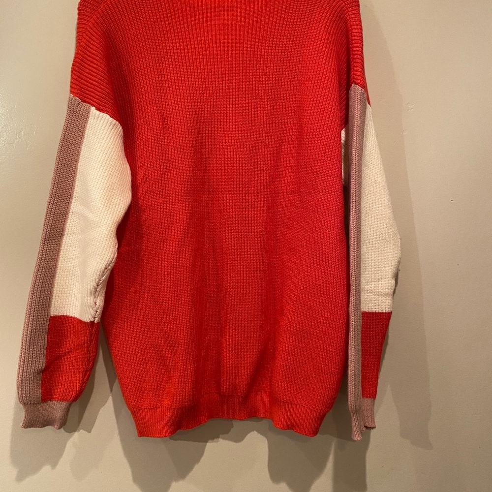 2 sweaters - Picture 2 of 8